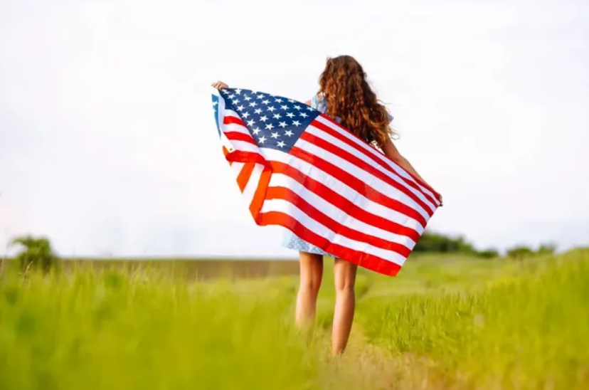 问：美国入籍考试试题会经常更换么？-2025 美国入籍考试练习 - 100/128题中英文对照模拟测试
